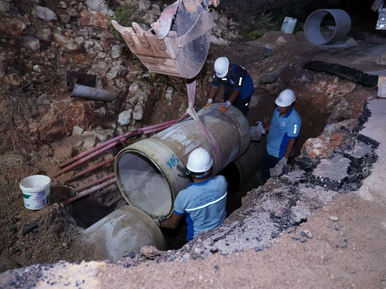 MUSKİ’den Bodrum’da Gece Mesaisi: İçme Suyu Hattı Arızası 9 Saatlik Çalışmayla Giderildi 2